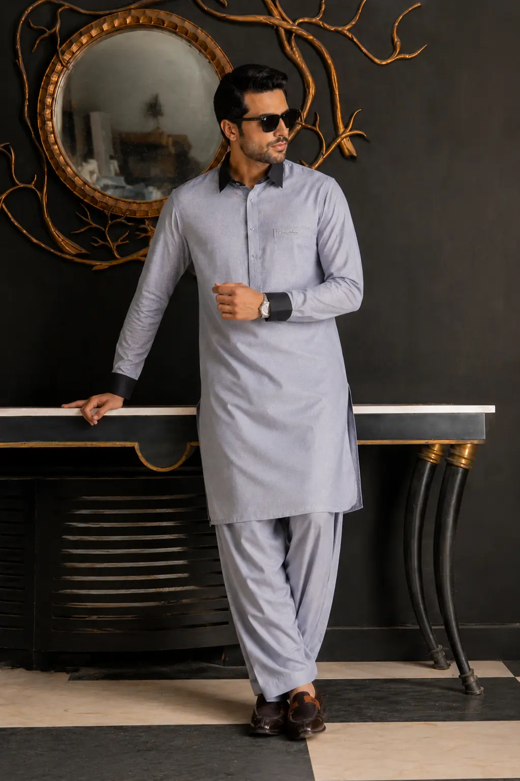 The Executive Leather Grey – alternate view